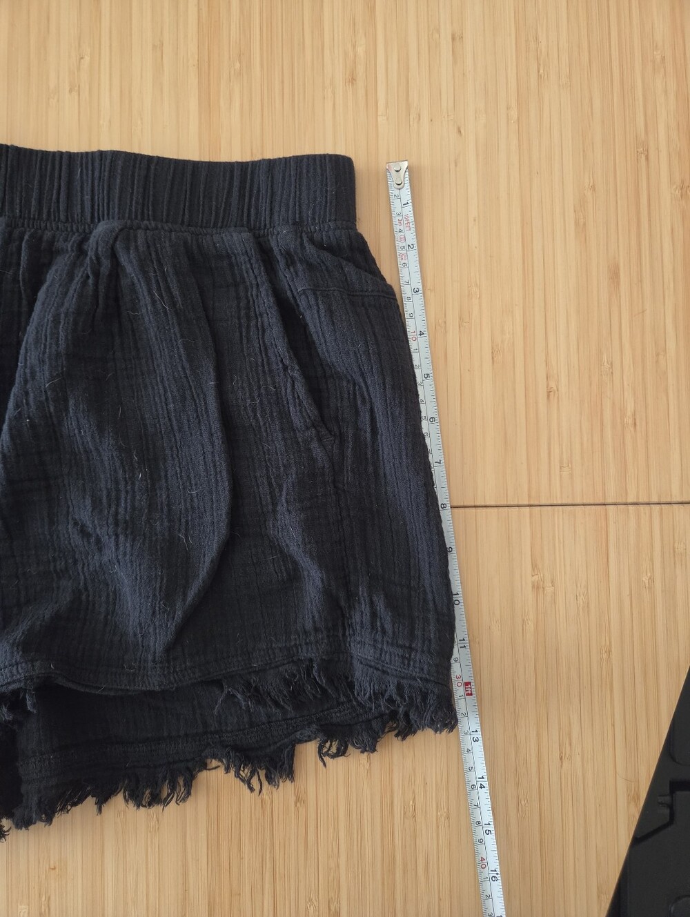 Prana Hideaway Women's Black Short Medium - Picture 5 of 6